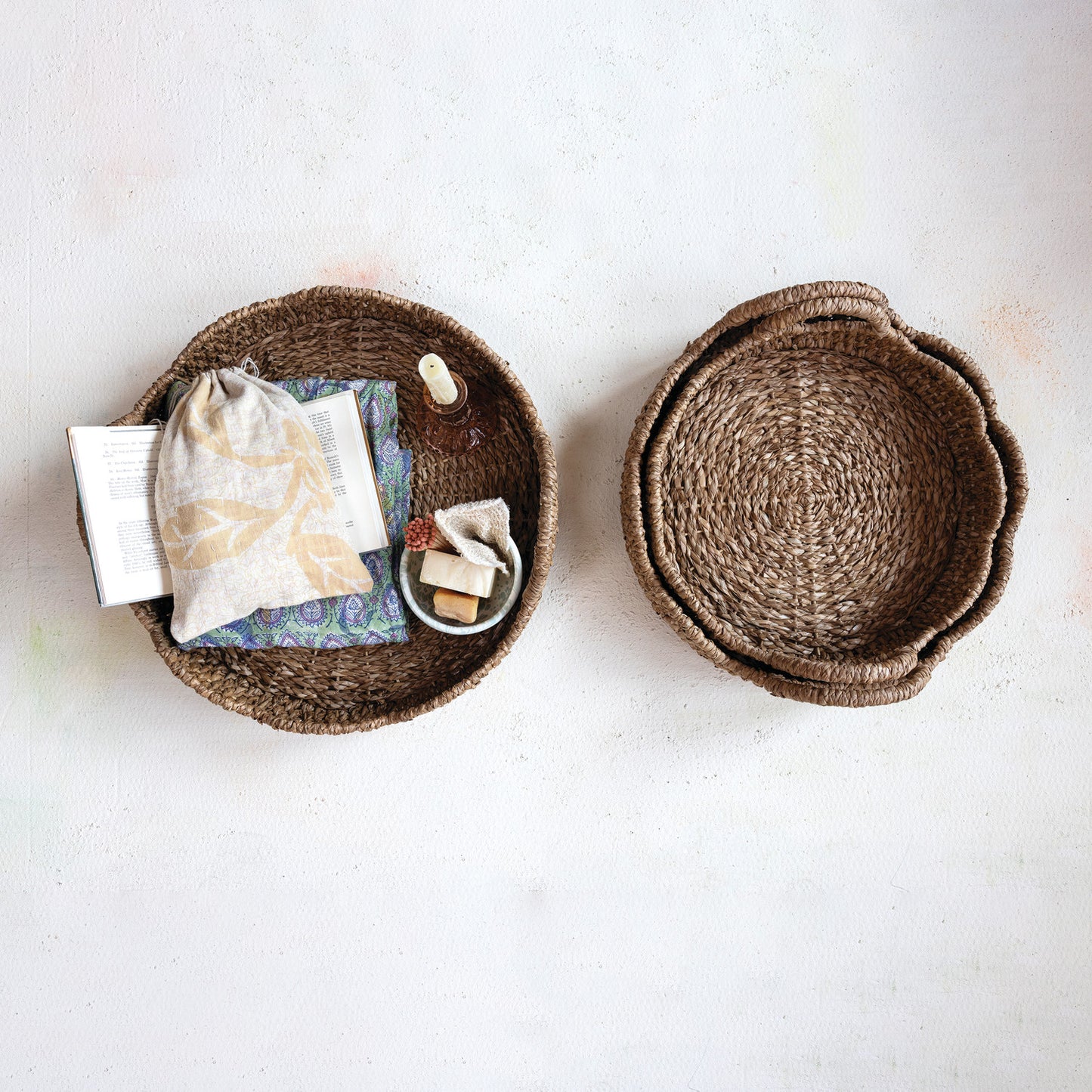 Round Scalloped Hand-Woven Bankuan Tray