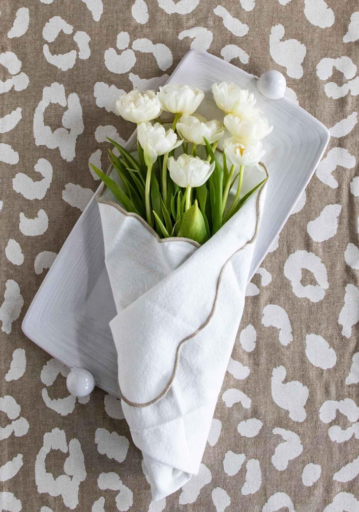 Scalloped Trim Napkin Set