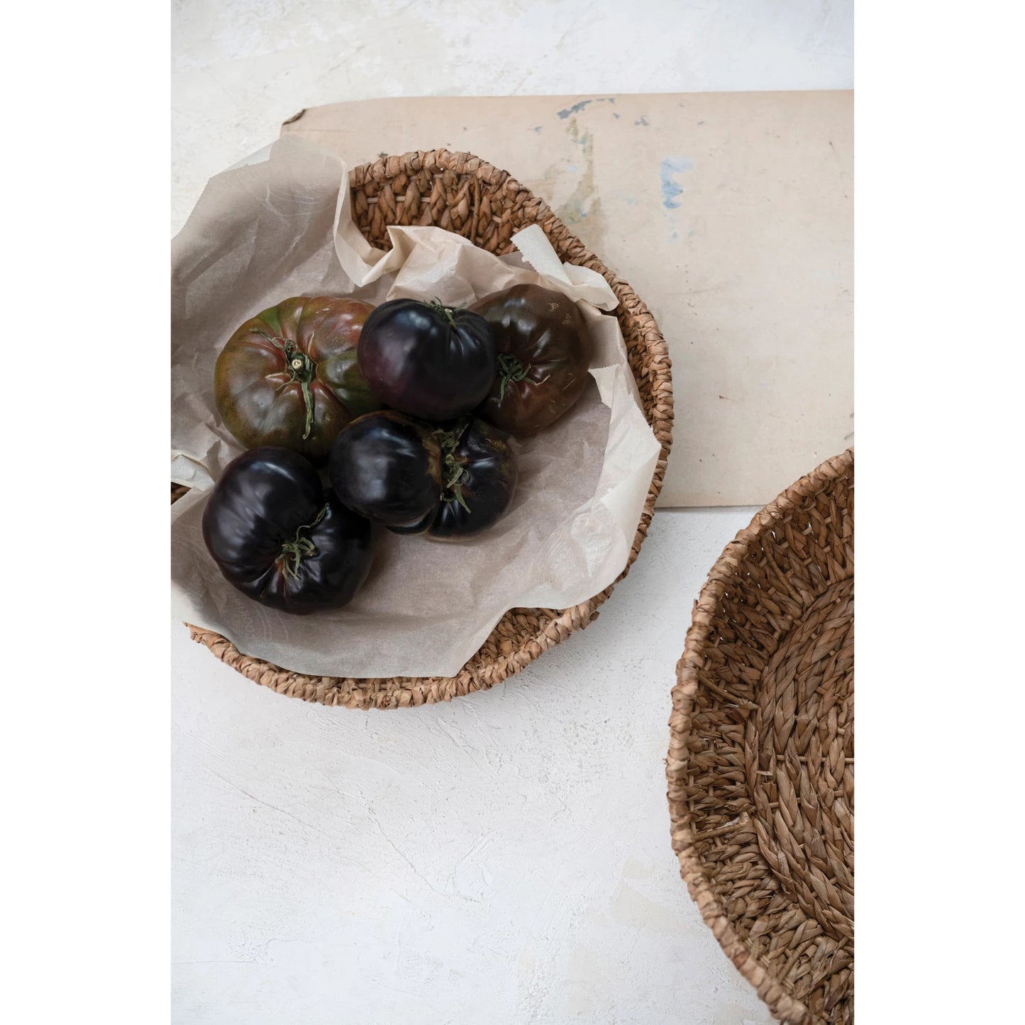 Scalloped Round Hand-Woven Bankuan Tray