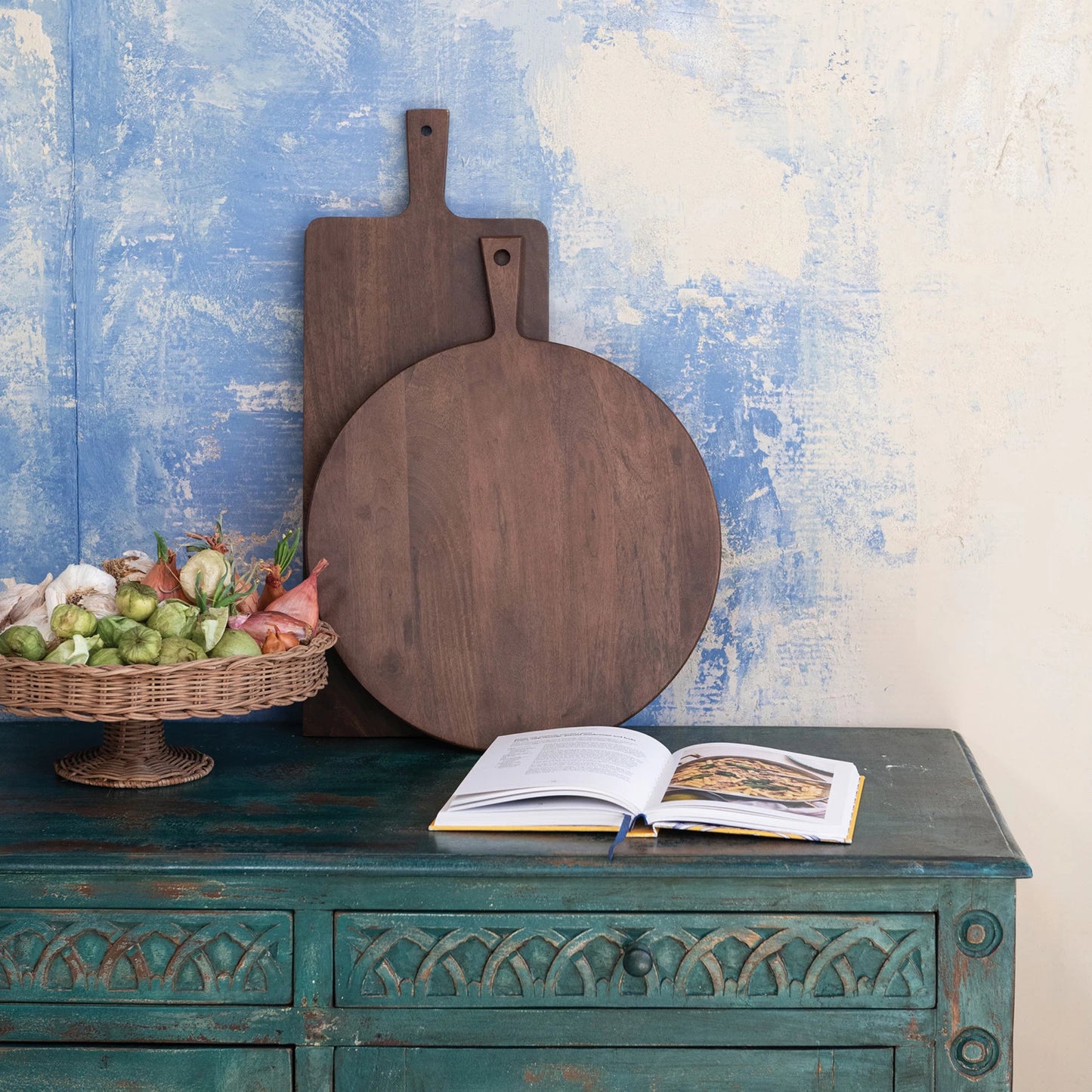Round Mango Wood Cutting Board