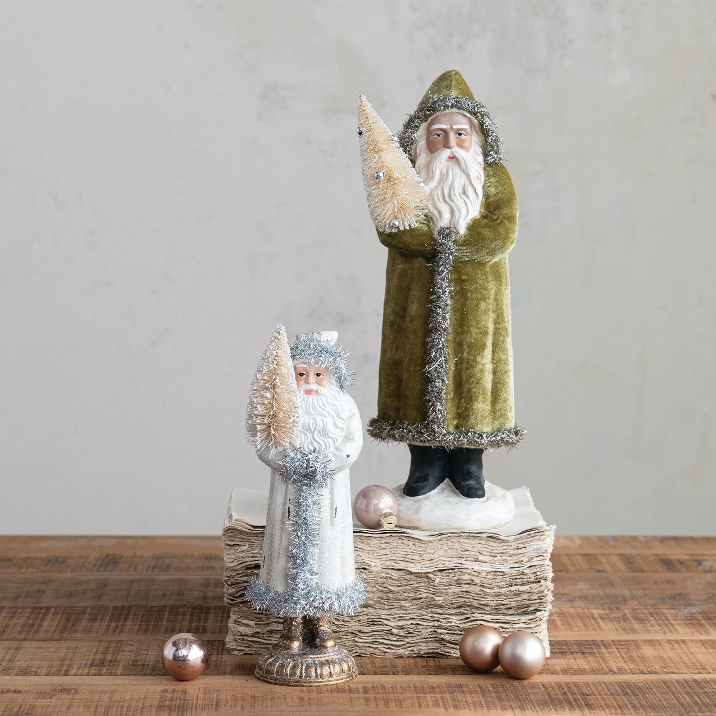 Cream Santa w/ Tinsel