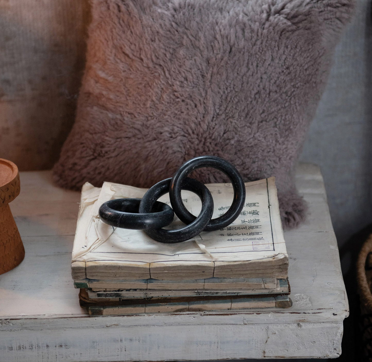 Black Marble Chain Decor