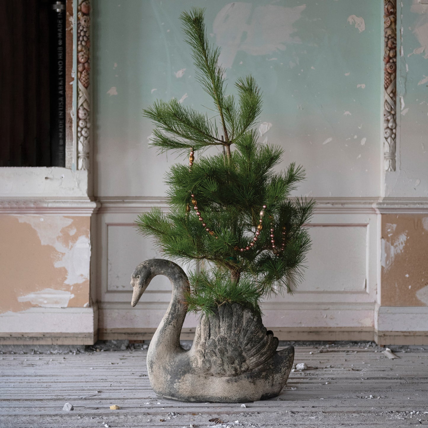 Distressed Swan Planter