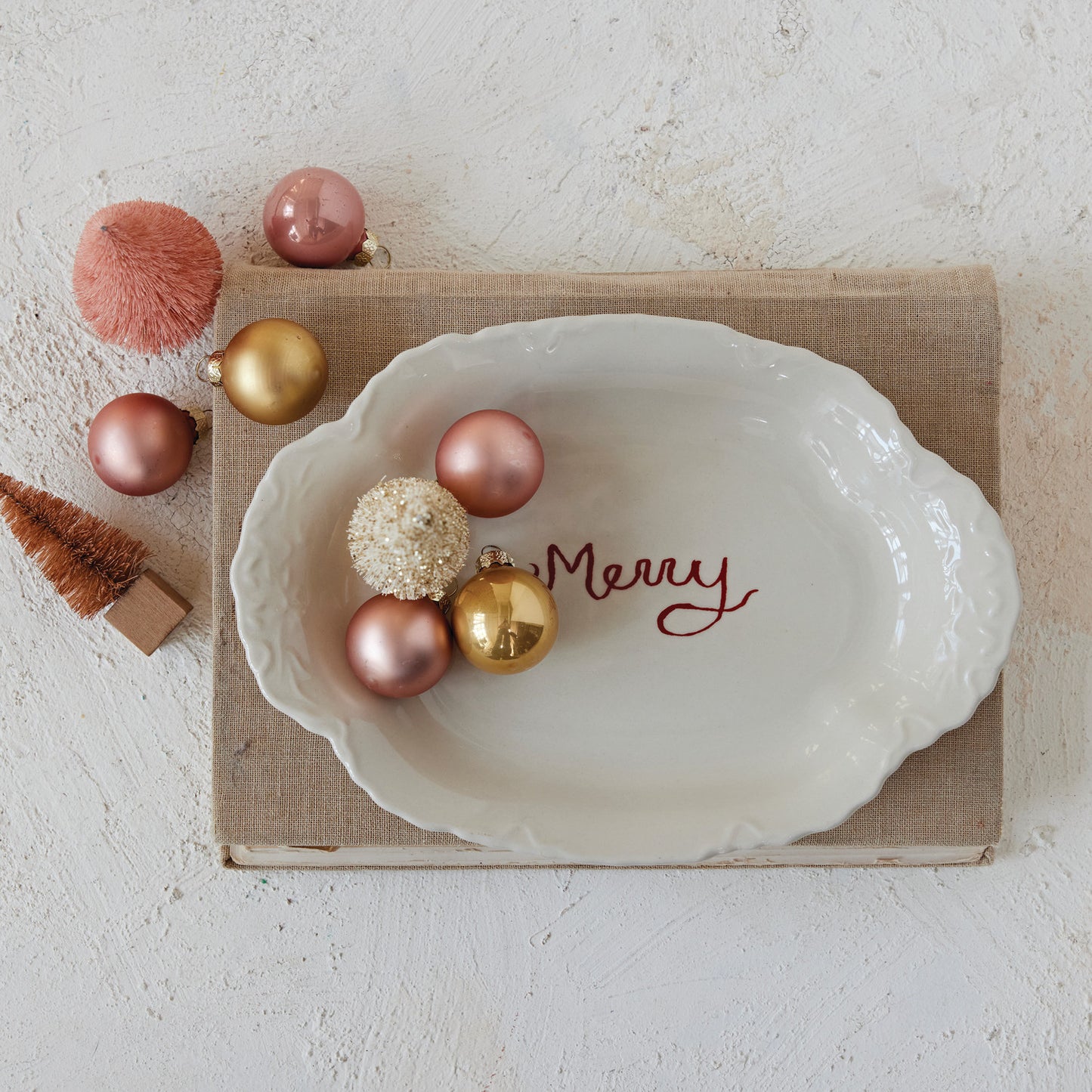 Scalloped Platter with Embossed Edge "Merry"