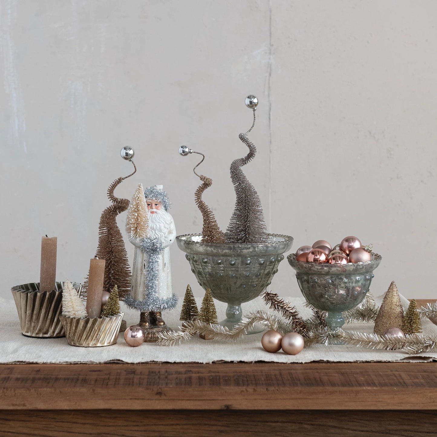 Cream Santa w/ Tinsel